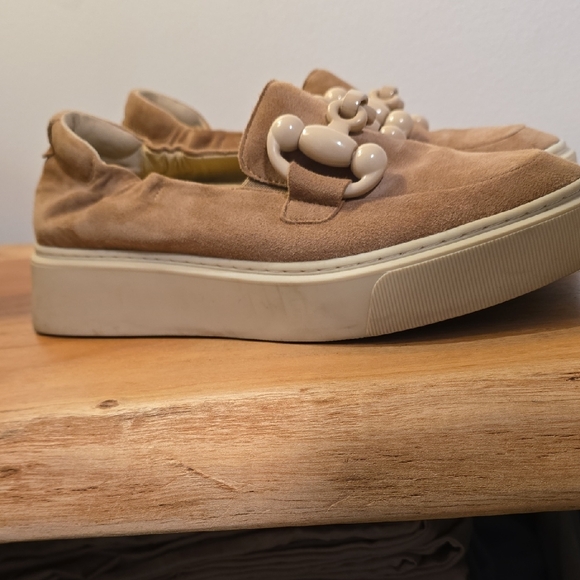 Softwaves Tan Suede Loafers with Cream Accents Size 7.5 - Picture 2 of 16